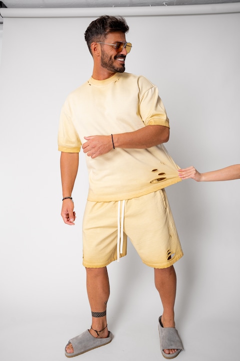 Trening Barbati uFIT - Set tricou si pantalon scurt cu efect distressed Light Yellow 16986